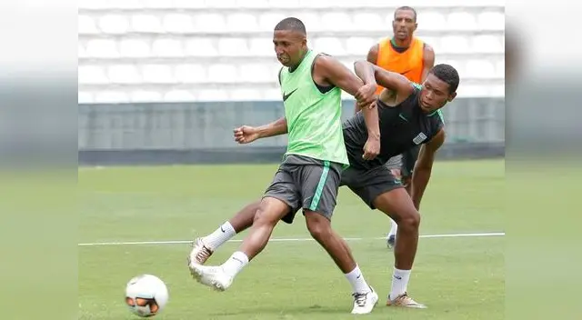 Alianza Lima: Roberto Mosquera apelará al mismo once para enfrentar a Sport Huancayo Alianza Lima: Roberto Mosquera apelará al mismo once para enfrentar a Sport Huancayo