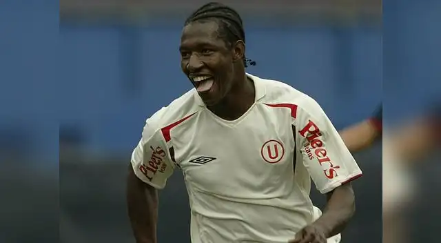 Mauricio Mendoza celebra el gol de la "U" a Cristal.