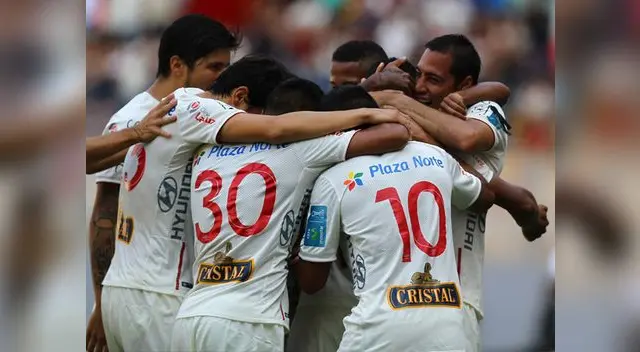 Universitario celebra gol a Unión Comercio en el Monumental. Universitario celebra gol a Unión Comercio en el Monumental.