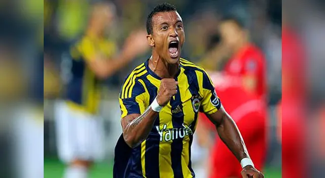 El portugués es una de las figuras del Fenerbahce junto a Van Persie. El portugués es una de las figuras del Fenerbahce junto a Van Persie.
