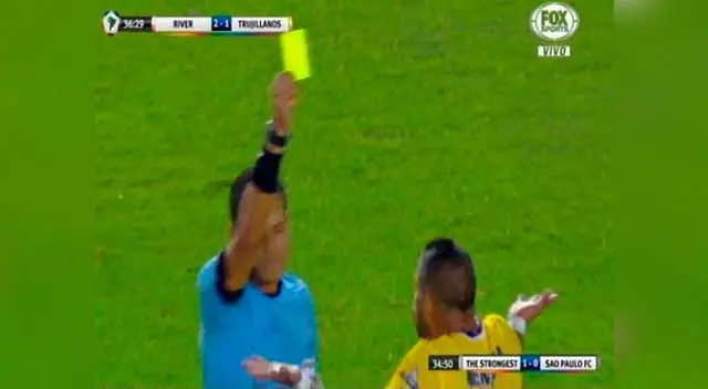 Víctor Hugo Carrillo le muestra la segunda amarilla a Gerardo Mendoza. Víctor Hugo Carrillo le muestra la segunda amarilla a Gerardo Mendoza.