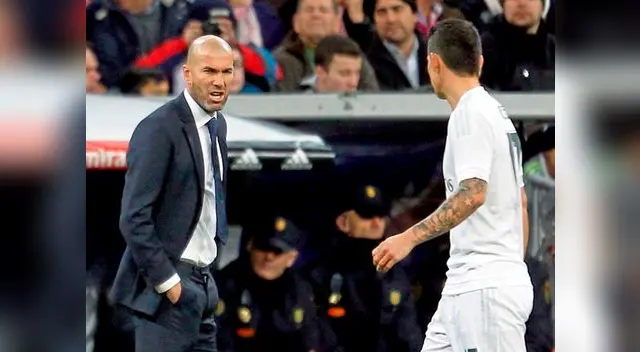 James Rodríguez atiende una indicación de Zinedine Zidane. James Rodríguez atiende una indicación de Zinedine Zidane.