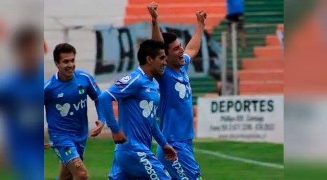 Iván Bulos celebra el triunfo de O'Higgins ante Cobresal.