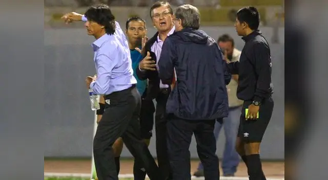 Ángel Comizzo y Néstor Pumpido discuten en el César Vallejo vs. Universitario. Ángel Comizzo y Néstor Pumpido discuten en el César Vallejo vs. Universitario.
