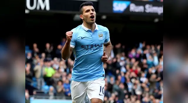 Sergio Aguero celebra un gol con el Manchester City.