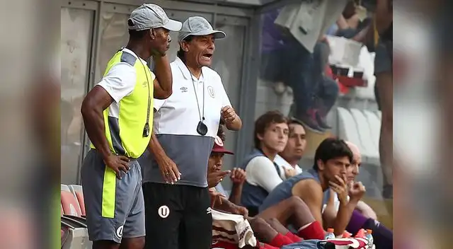 Roberto Chale conversa con Elías Acevedo en la zona técnica de Universitario. Roberto Chale conversa con Elías Acevedo en la zona técnica de Universitario.
