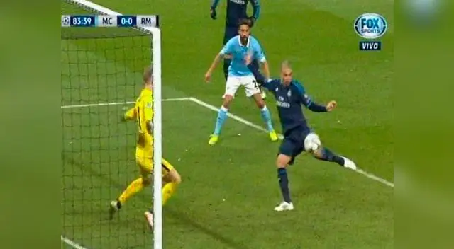 Pepe remata ante la humanidad de Joe Hart.