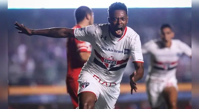 Michel Bastos celebra el 1-0 de Sao Paulo ante Toluca. Michel Bastos celebra el 1-0 de Sao Paulo ante Toluca.