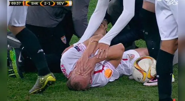 Krohn-Dehli se retuerce de dolor tras su escalofriante lesión. Krohn-Dehli se retuerce de dolor tras su escalofriante lesión.