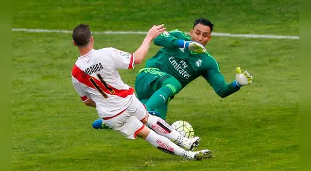 Real Madrid vs. Real Sociedad: Keylor Navas se 'vistió' de héroe para salvar su arco con esta 'atajada' Real Madrid vs. Real Sociedad: Keylor Navas se 'vistió' de héroe para salvar su arco con esta 'atajada'
