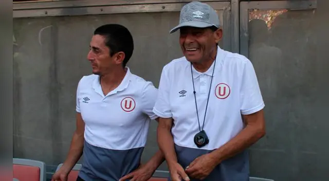 Roberto Chale sonríe en la banca junto a Paolo Maldonado. Roberto Chale sonríe en la banca junto a Paolo Maldonado.