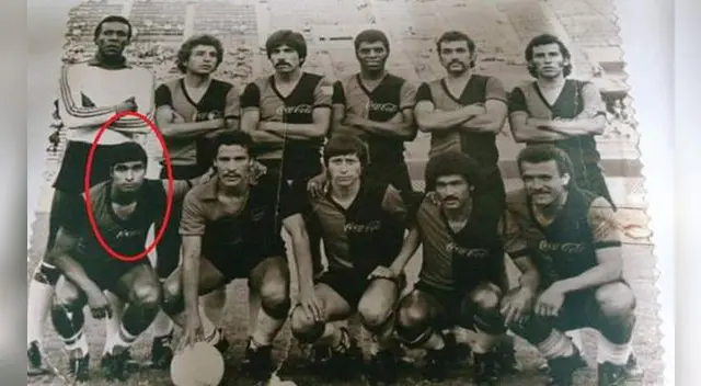 Vistiendo las sedas del equipo con el que se consagró en 1981 Vistiendo las sedas del equipo con el que se consagró en 1981