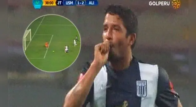 Reimond Manco celebra su golazo a la San Martín.