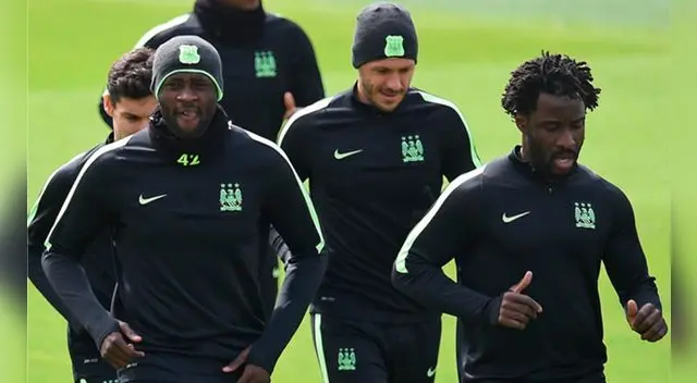 Yaya Touré, Demichelis y Bony en un entrenamiento del City. Yaya Touré, Demichelis y Bony en un entrenamiento del City.