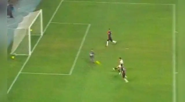 'Orejas' y la manera increíble de fallarse un gol 'Orejas' y la manera increíble de fallarse un gol