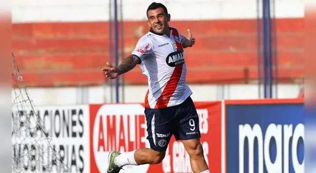 Maxi Velasco se ilusiona con el título y espera hacer historia en la Sudamericana. Maxi Velasco se ilusiona con el título y espera hacer historia en la Sudamericana.