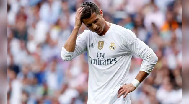 Cristiano Ronaldo se lamenta de una ocasión perdida en el Real Madrid. Cristiano Ronaldo se lamenta de una ocasión perdida en el Real Madrid.