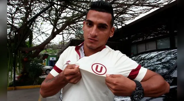 Miguel Trauco posa con la camiseta del equipo de sus amores. Miguel Trauco posa con la camiseta del equipo de sus amores.