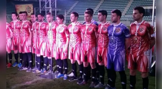 Palencia presentó la camiseta más impactante del mundo. Palencia presentó la camiseta más impactante del mundo.