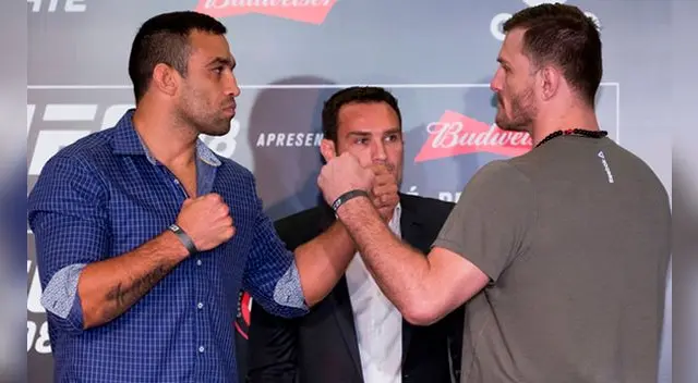 Werdum y Miocic en el careo previo a su duelo en UFC 198. Werdum y Miocic en el careo previo a su duelo en UFC 198.