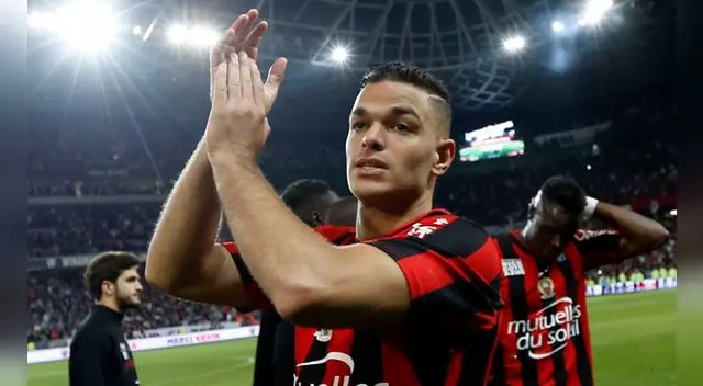 Ben Arfa aplaude a la hinchada del Niza