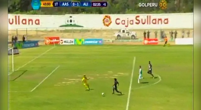 Willyan Mimbela se lleva a Carranza en la jugada que pudo significar el 2-0 para Alianza. Willyan Mimbela se lleva a Carranza en la jugada que pudo significar el 2-0 para Alianza.