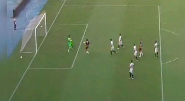 Universitario vs. Ayacucho FC: Carlos Cáceda y su 'monumental' atajada para evitar gol visitante. Universitario vs. Ayacucho FC: Carlos Cáceda y su 'monumental' atajada para evitar gol visitante.