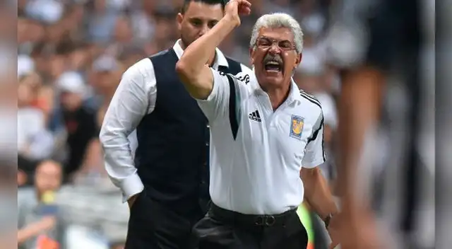 Entrenador brasileño estalló en plena conferencia de prensa Entrenador brasileño estalló en plena conferencia de prensa