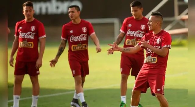Selección Peruana: con Christian Cueva, Beto Da Silva y Renato Tapia bicolor inicia trabajos con miras a la Copa América. Selección Peruana: con Christian Cueva, Beto Da Silva y Renato Tapia bicolor inicia trabajos con miras a la Copa América.