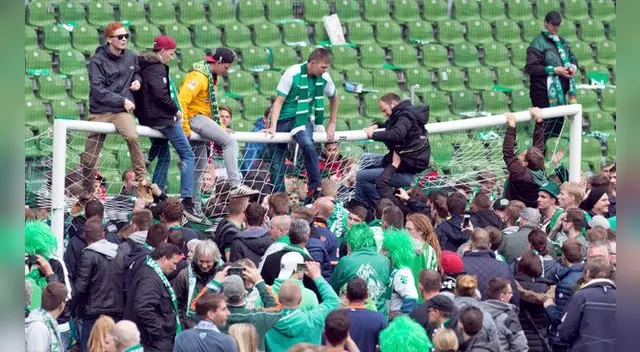 La afición del cuadro alemán dio rienda suelta a su algarabía tras vencer al Eintracht Frankfurt. 