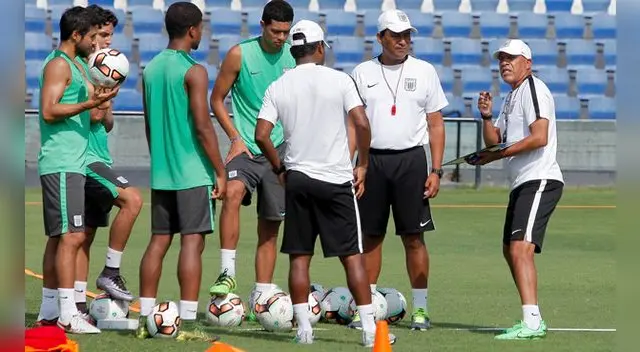 Roberto Mosquera ya alista el equipo para este miércoles  Roberto Mosquera ya alista el equipo para este miércoles