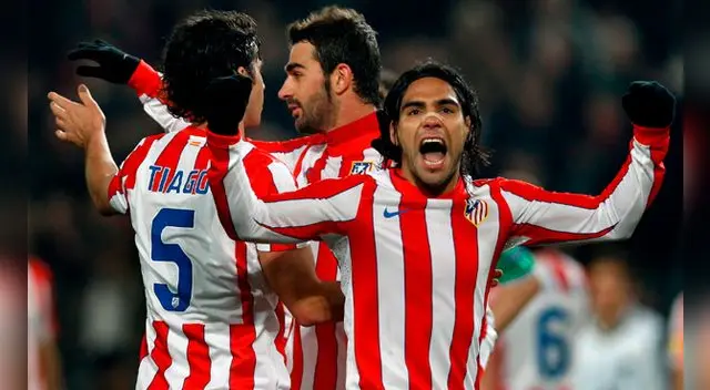 Atlético de Madrid celebra su título de la Europa League en la temporada 2011-12. Atlético de Madrid celebra su título de la Europa League en la temporada 2011-12.