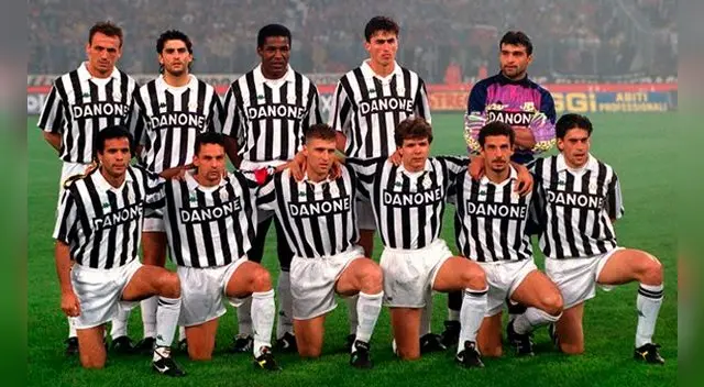 El equipo de la Juventus campeón de la Copa UEFA 1992-93. El equipo de la Juventus campeón de la Copa UEFA 1992-93.