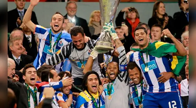 Porto celebra su título de la Europa League en la temporada 2010-11. Porto celebra su título de la Europa League en la temporada 2010-11.