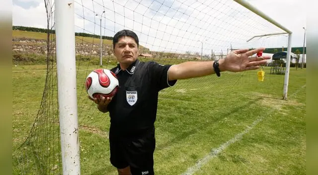 Víctor Hugo Rivera ascendió a árbitro FIFA en 2001. Víctor Hugo Rivera ascendió a árbitro FIFA en 2001.