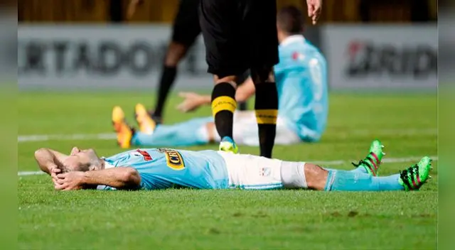 Horacio Calcaterra se lamenta de la eliminación de Cristal en la Libertadores.