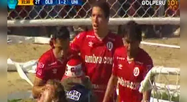 Adrián Ugarriza celebra su gol con Guastavino y Guti. Adrián Ugarriza celebra su gol con Guastavino y Guti.