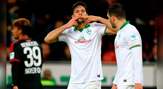 Claudio Pizarro celebra su gol al Bayer Leverkusen. Claudio Pizarro celebra su gol al Bayer Leverkusen.