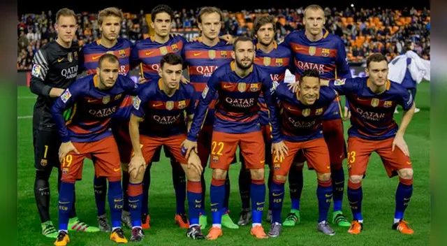 Sandro Ramírez y Marc Bartra en una alineación del Barcelona por Copa del Rey. Sandro Ramírez y Marc Bartra en una alineación del Barcelona por Copa del Rey.
