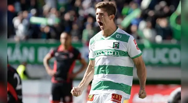 Cris Martínez celebra un gol con Deportes Temuco en el ascenso chileno.