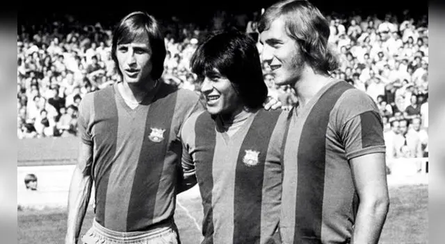 Hugo Sotil flanqueado por Johan Sotil y Johan Neeskens. Hugo Sotil flanqueado por Johan Sotil y Johan Neeskens.