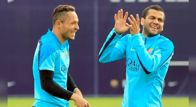 Adriano se sumaría a Alves como los salientes del 'Barza'. Adriano se sumaría a Alves como los salientes del 'Barza'.