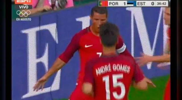 Cristiano Ronaldo celebra su golazo con Andre Gomes. Cristiano Ronaldo celebra su golazo con Andre Gomes.