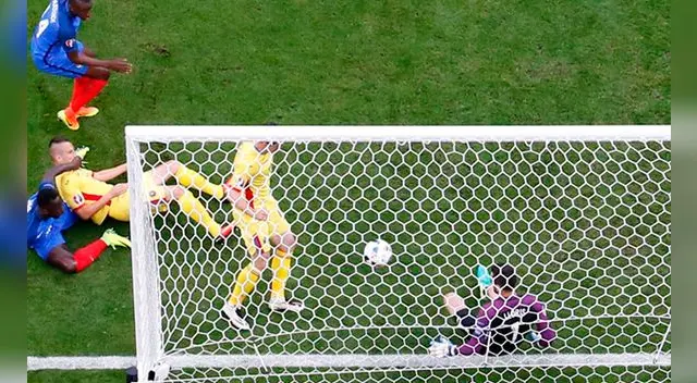 Hugo Lloris se disfrazó de Spiderman para impedir el primero en Eurocopa 2016