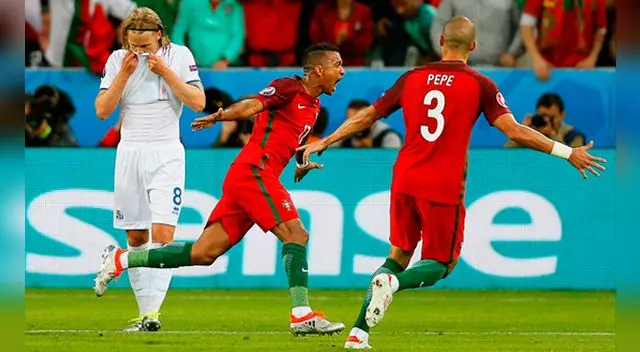 Nani celebra su golazo con Pepe ante el lamento de Islandia. Nani celebra su golazo con Pepe ante el lamento de Islandia.