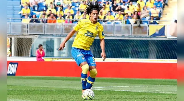 Juega en Las Palmas, tiene 20 años y los gigantes de España pugnan por ficharlo.  Juega en Las Palmas, tiene 20 años y los gigantes de España pugnan por ficharlo.