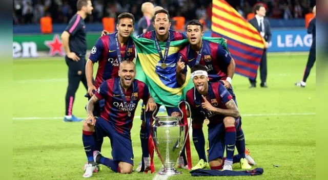 Douglas, Adriano, Rafinha, Dani Alves y Neymar celebra el título de la Champions 2014-15. Douglas, Adriano, Rafinha, Dani Alves y Neymar celebra el título de la Champions 2014-15.