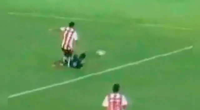 árbitro cobró penal de rojos, el ‘Papá’ presionó y juez ¡decreta tiro de esquina! árbitro cobró penal de rojos, el ‘Papá’ presionó y juez ¡decreta tiro de esquina!