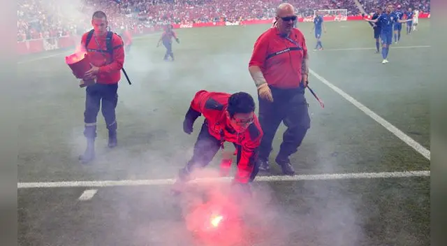 Si continúan los incidentes, Croacia podría jugar sin público lo que resta de la Eurocopa. Si continúan los incidentes, Croacia podría jugar sin público lo que resta de la Eurocopa.