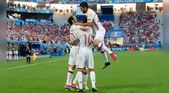 España celebra el 1-0 de Álvaro Morata a Croacia.